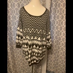 Pull over sweater black & white